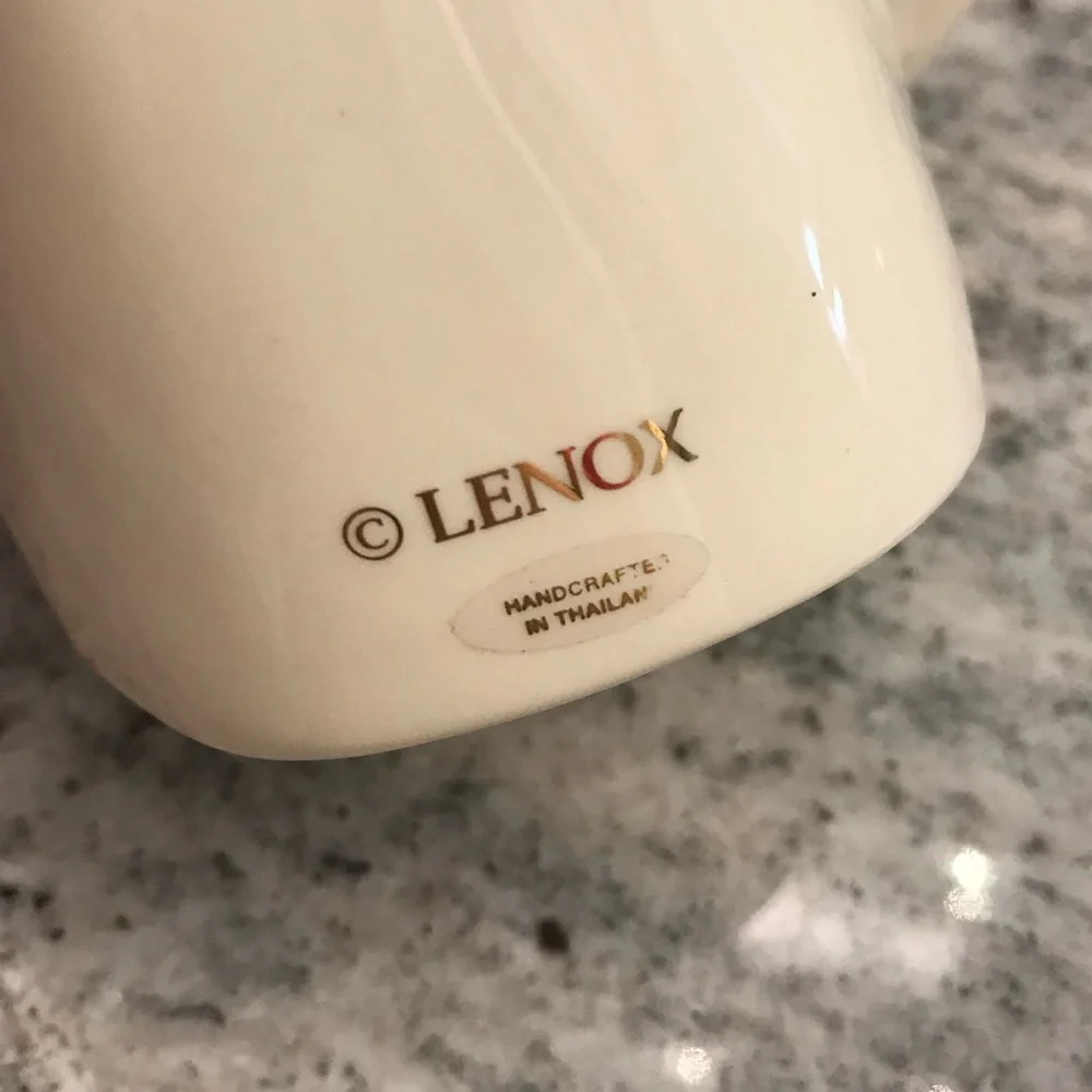LENOX Portrait Gallery Round Frame *Holds 3